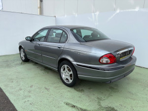 Jaguar X-Type 