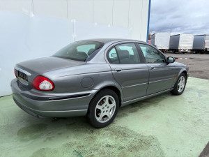 Jaguar X-Type 